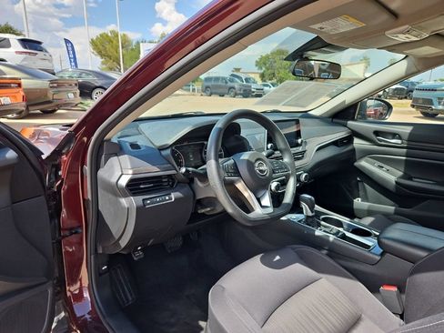 Used 2024 Nissan Altima 2.5 SV FWD image 13