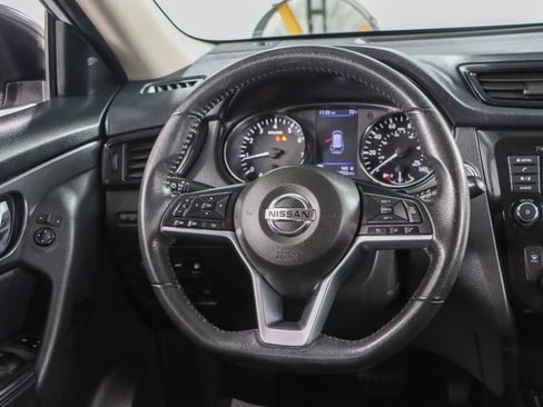 Used 2020 Nissan Rogue SV FWD image 12