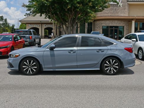 Used 2024 Honda Civic EX image 2