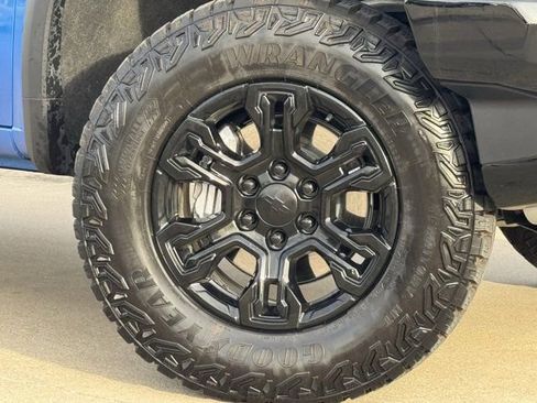 Used 2026 Chevrolet Silverado 1500 ZR2 image 36