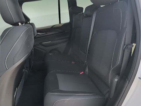 Used 2025 Jeep Grand Cherokee Laredo X RWD image 18