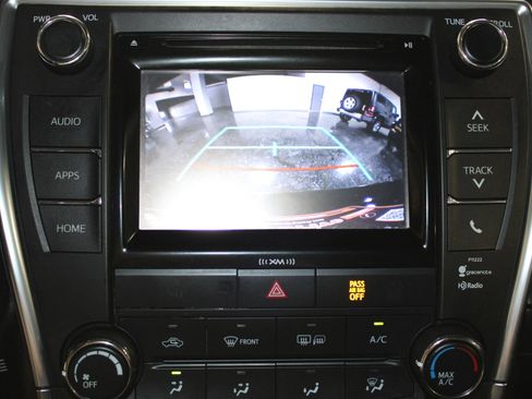 Used 2017 Toyota Camry SE image 15