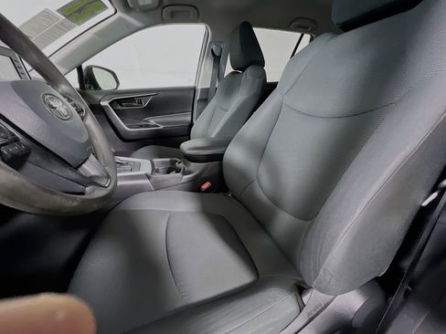 Used 2021 Toyota RAV4 LE image 15