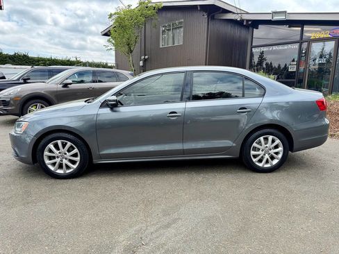 Used 2012 Volkswagen Jetta SE FWD image 3