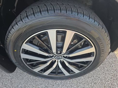 Used 2023 Nissan Pathfinder Platinum AWD/4WD image 17