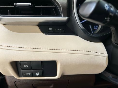 Used 2021 Toyota Highlander Limited image 27