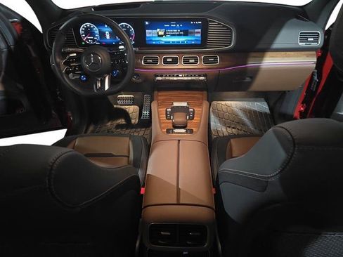 Used 2025 Mercedes-Benz GLS 63 AMG 4MATIC image 9