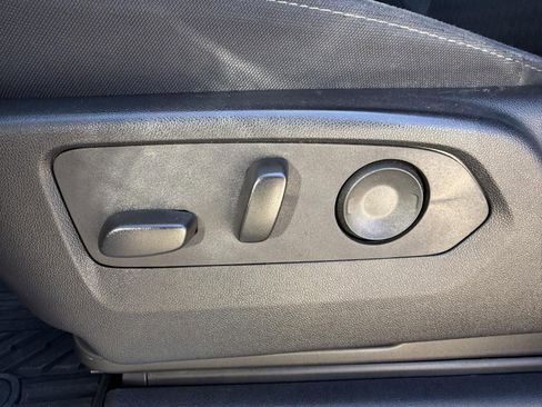 Used 2025 Chevrolet Silverado 1500 LT image 19