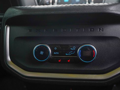 Used 2025 Ford Expedition Platinum AWD/4WD image 14