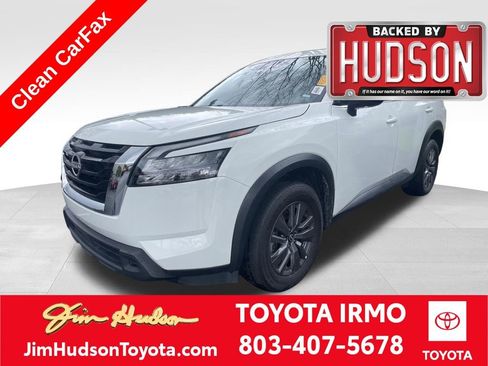 Used 2024 Nissan Pathfinder SV image 1