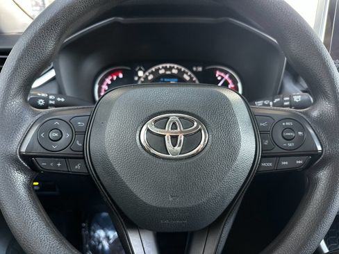Used 2024 Toyota RAV4 XLE FWD image 21