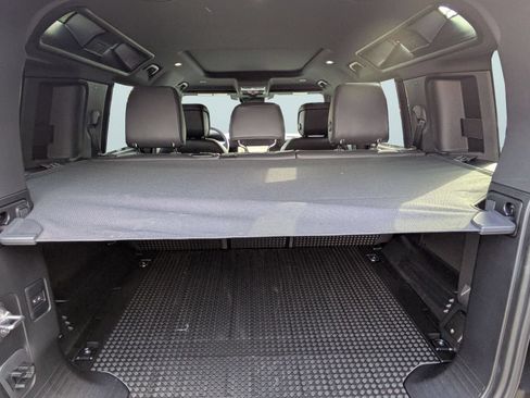 New 2026 Land Rover Defender 110 X-Dynamic SE AWD/4WD image 4