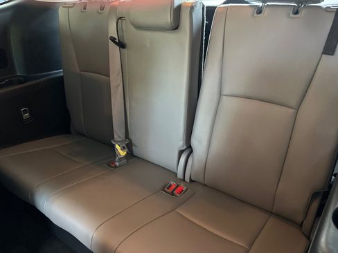 Used 2022 Toyota Highlander XLE image 19