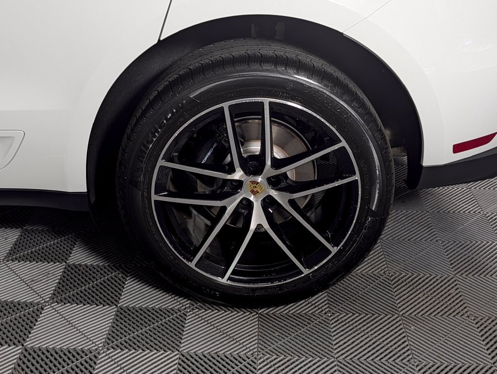 New 2026 Porsche Macan AWD/4WD image 12