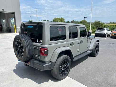 Used 2022 Jeep Wrangler Unlimited Sahara AWD/4WD image 5