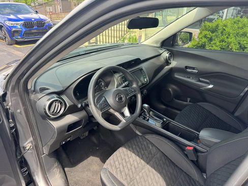 Used 2021 Nissan Kicks SV FWD image 2