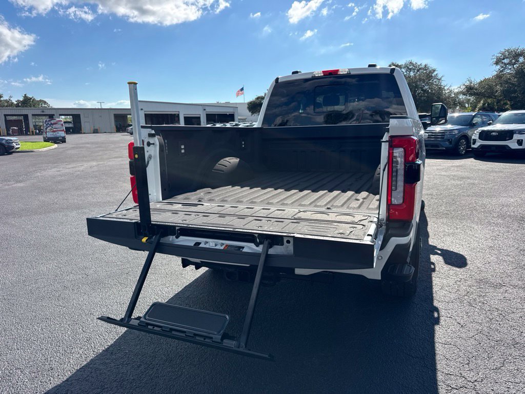 New 2026 Ford F250 Platinum w/ FX4 Off-Road Package AWD/4WD image 13