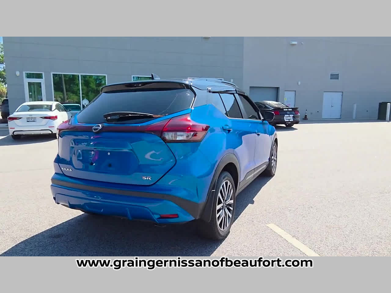 Used 2023 Nissan Kicks SR w/ SR Premium Package FWD image 32