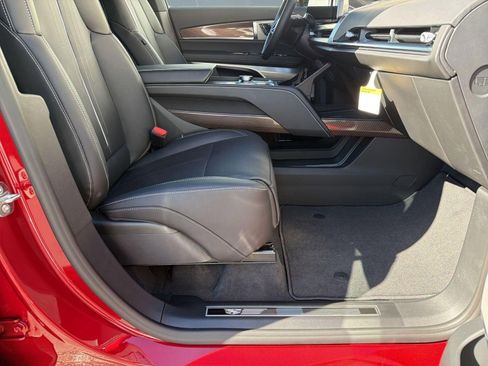 New 2026 Cadillac Vistiq Luxury AWD/4WD image 30