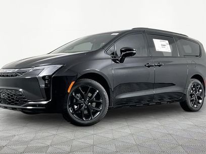 New 2027 Chrysler Pacifica Limited w/ S Appearance Package