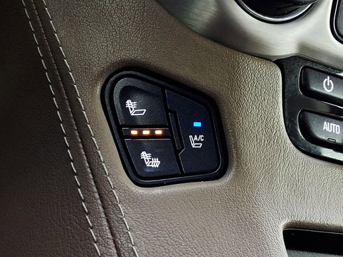 Used 2015 GMC Yukon SLT image 16