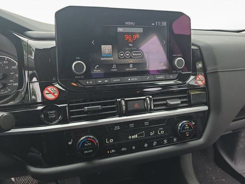 Used 2025 Nissan Pathfinder SV AWD/4WD image 15
