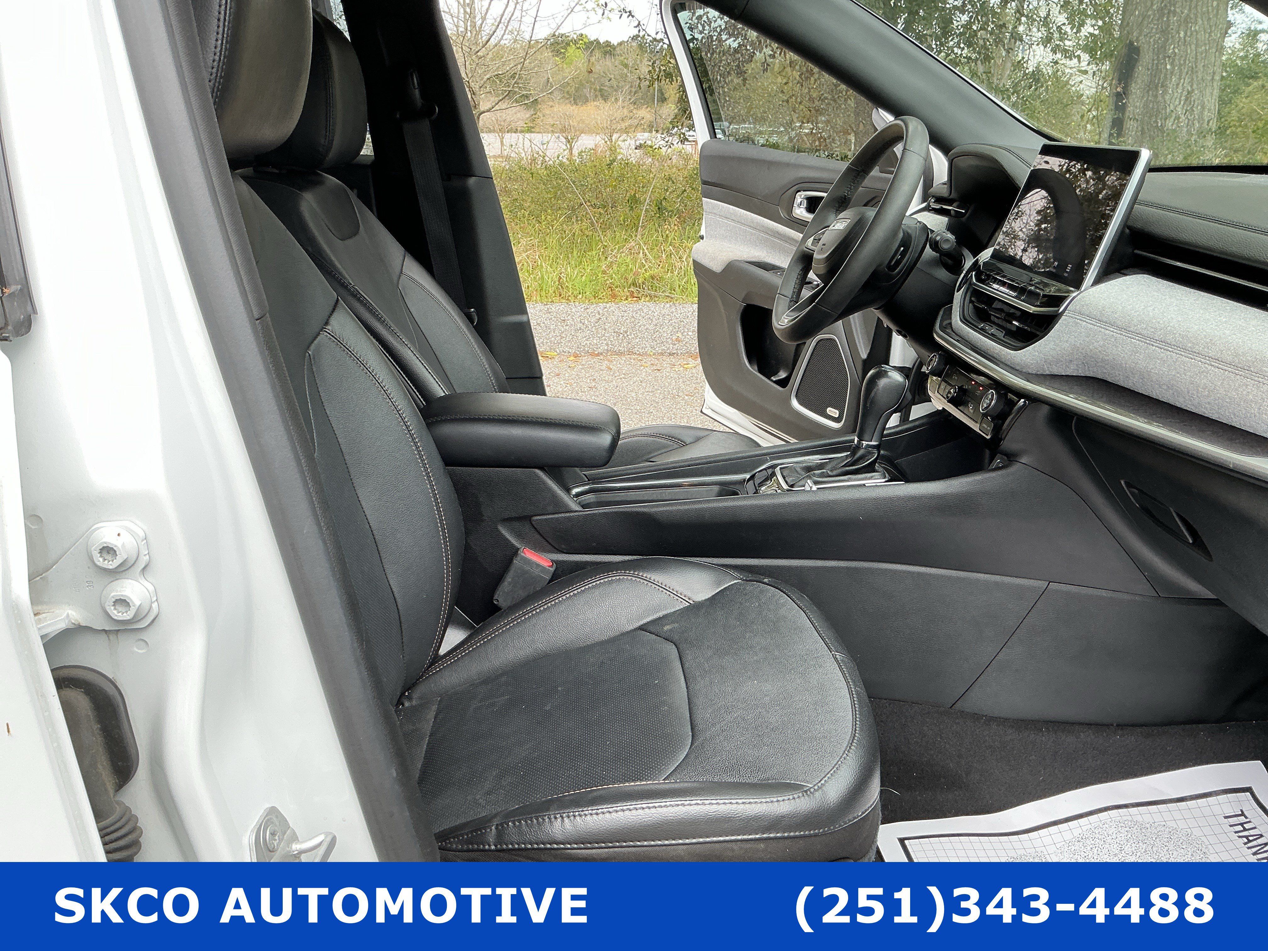 Used 2023 Jeep Compass Latitude w/ Sun and Sound Group AWD/4WD image 13