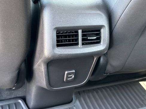 Used 2023 Chevrolet Equinox LS w/ LS Convenience Package FWD image 11