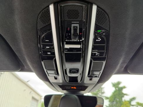 Used 2023 Porsche Cayenne GTS w/ Premium Package AWD/4WD image 19