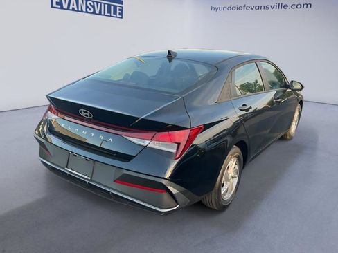 New 2026 Hyundai Elantra SE FWD image 5