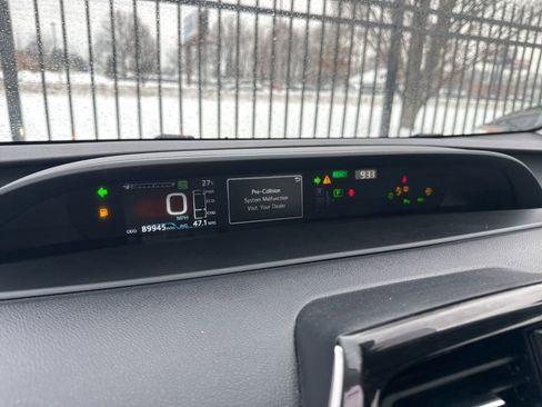 Used 2022 Toyota Prius Limited image 9