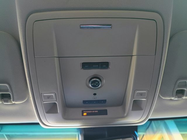Used 2015 Chevrolet Suburban LT RWD image 36