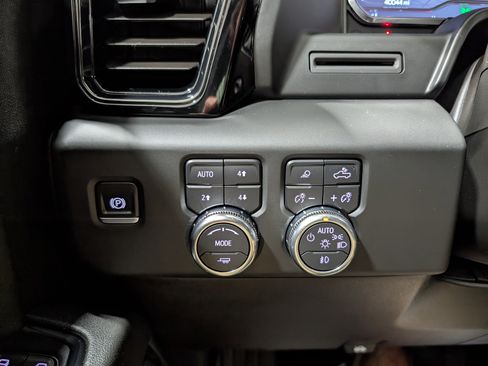 Used 2024 GMC Sierra 1500 AT4 w/ AT4 Preferred Package AWD/4WD image 24