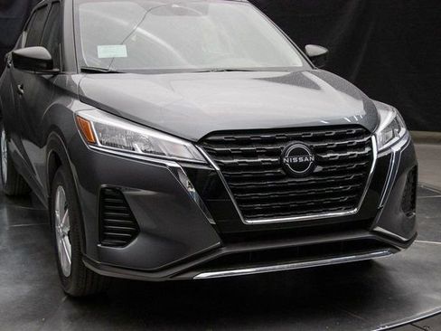 New 2025 Nissan Kicks Play S image 3