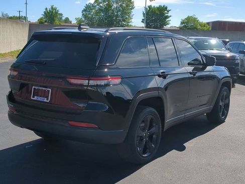 Used 2024 Jeep Grand Cherokee Altitude AWD/4WD image 6
