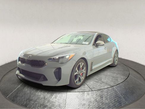 Used 2019 Kia Stinger GT2 image 3