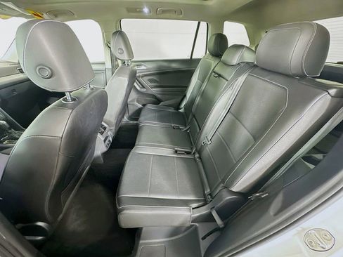 Used 2021 Volkswagen Tiguan SE w/ Panoramic Sunroof Package FWD image 32