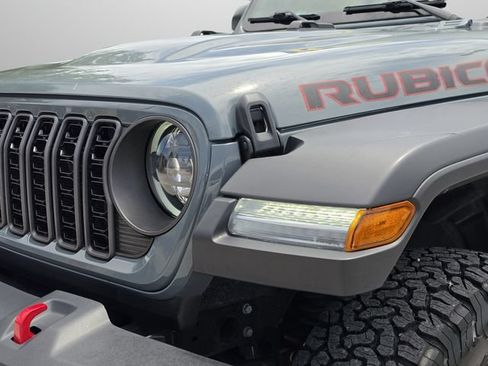 Used 2024 Jeep Wrangler Unlimited Rubicon AWD/4WD image 36