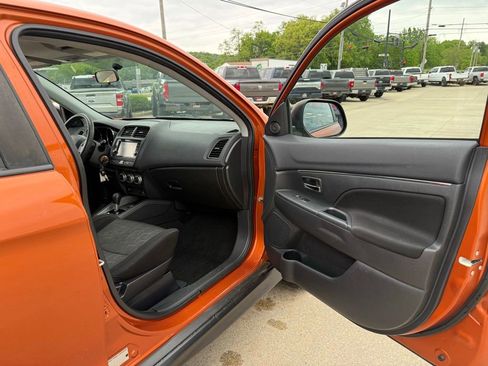 Used 2020 Mitsubishi Outlander Sport SE AWD/4WD image 37