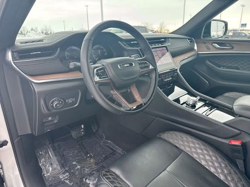Used 2025 Jeep Grand Cherokee Summit image 10