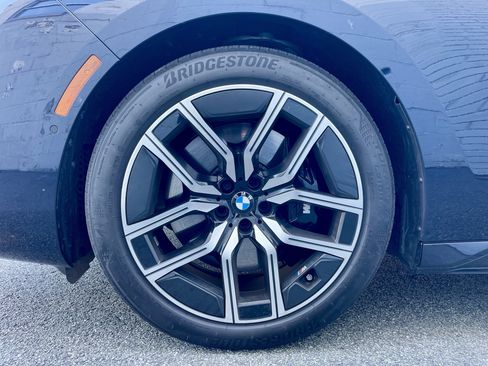 Used 2025 BMW 740i xDrive AWD/4WD image 9
