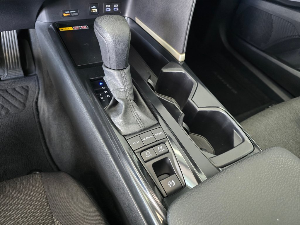 Used 2025 Toyota Camry LE w/ Convenience Package FWD image 27