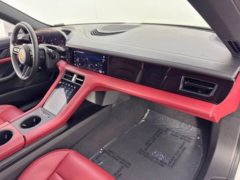 Used 2022 Porsche Taycan image 15