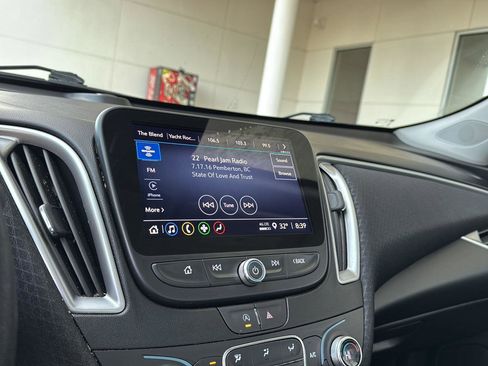 Used 2024 Chevrolet Malibu LT image 21