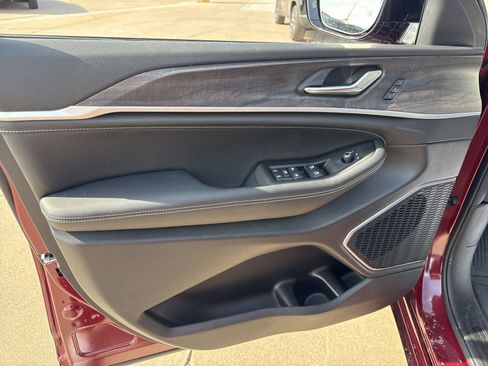 New 2026 Jeep Grand Cherokee Limited image 12