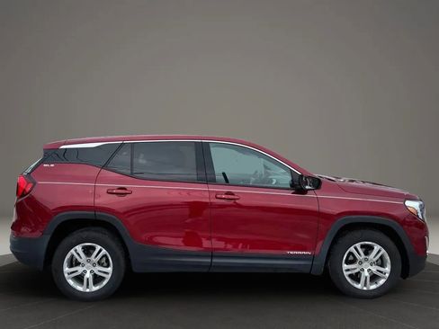 Used 2019 GMC Terrain SLE FWD image 2