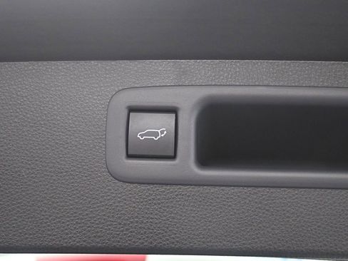 Used 2021 Toyota Highlander Limited image 37