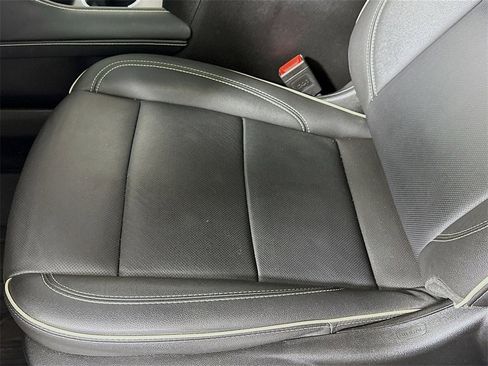 Used 2024 GMC Yukon XL SLT w/ SLT Luxury Package image 14