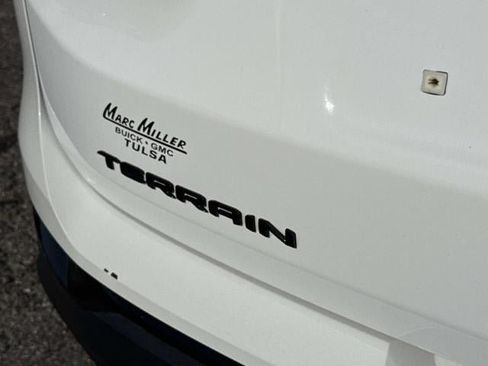 Used 2024 GMC Terrain SLE w/ Driver Convenience Package FWD image 6