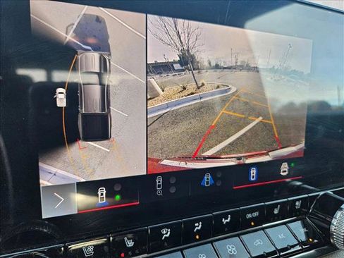 Used 2023 GMC Canyon Denali image 13